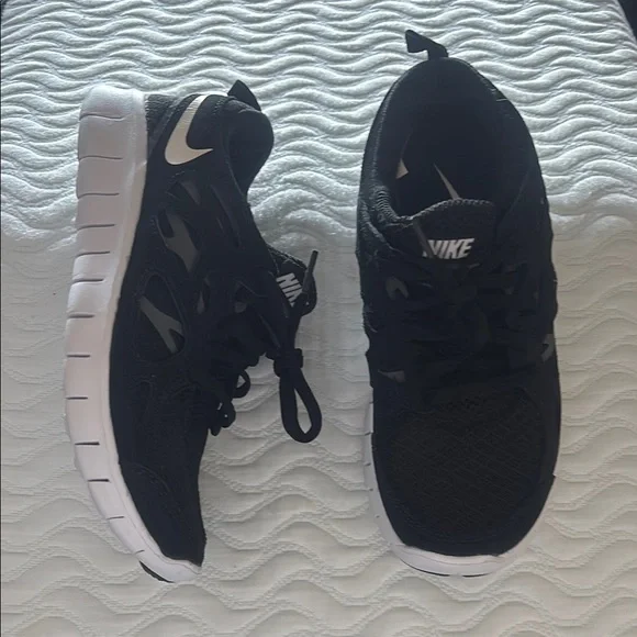 Nike Kid's Free Run 2 Shoes - Black / Dark Grey / White - Picture 4 of 12